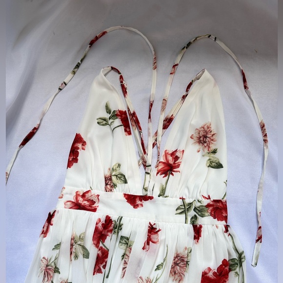 REVAMPED Sexy Maxi Plunging Straps
Backless Floral Dress - Picture 4 of 8